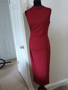 Sleeveless Twist-Waist Maxi Dress in Burgundy